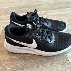 Men’s Nikes size 9